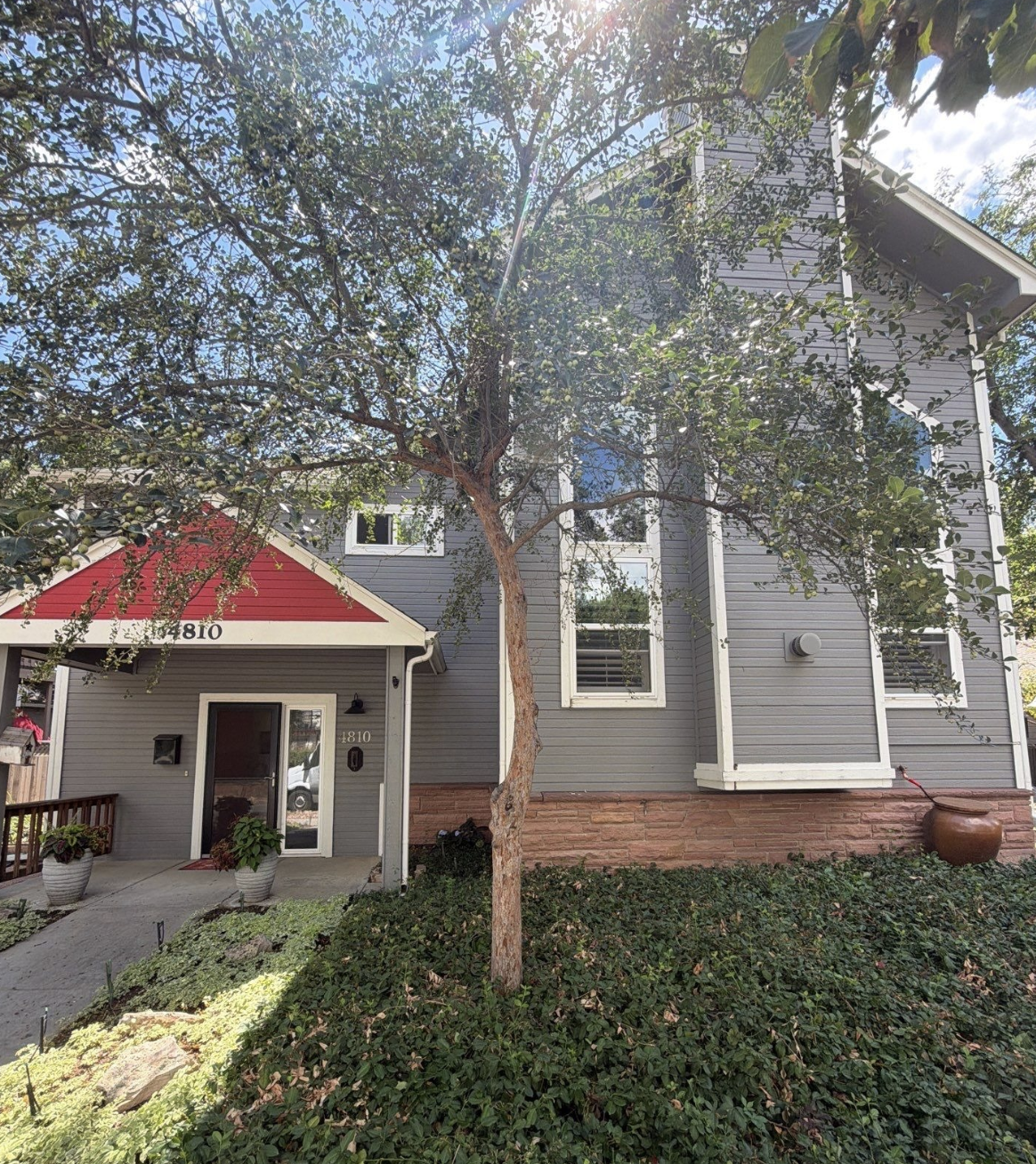 DD and Geoff’s two-story wood home in Kings Ridge, Boulder, before exterior painting